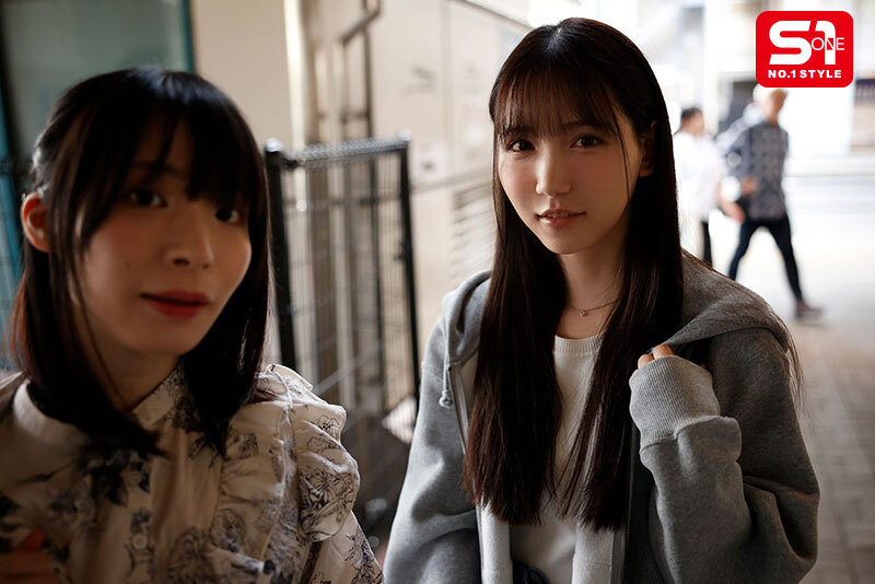 近い！近い！！近い！！！超至近距離で100％キスできる雰囲気を出してくる彼女のあざと妹 三田真鈴三田真鈴