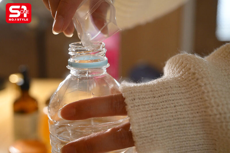 金松季歩、媚薬で飛ぶ 毎日こっそり媚薬漬けにした10日後のガンギマリビッチ金松季歩