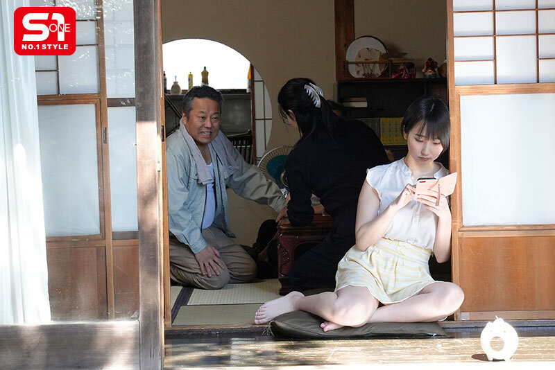 田舎帰省で大嫌いな叔父宅に一人で泊めさせられた姪っ子…手を出してきたロリコンおじさんのキモち●ぽと少女ま●こがまさかの相性抜群！！2日2晩の絶倫汗だく大性交 糸井瑠花糸井瑠花