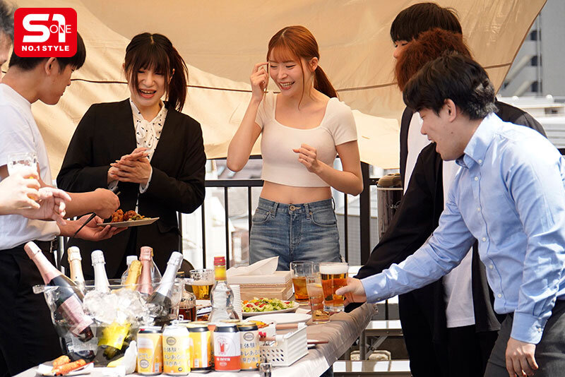 会社バーベキューであれよあれよと社員全チ●ポに股を開いちゃう…お酒で激チョロOL（しかも既婚者） 笹倉彩笹倉彩