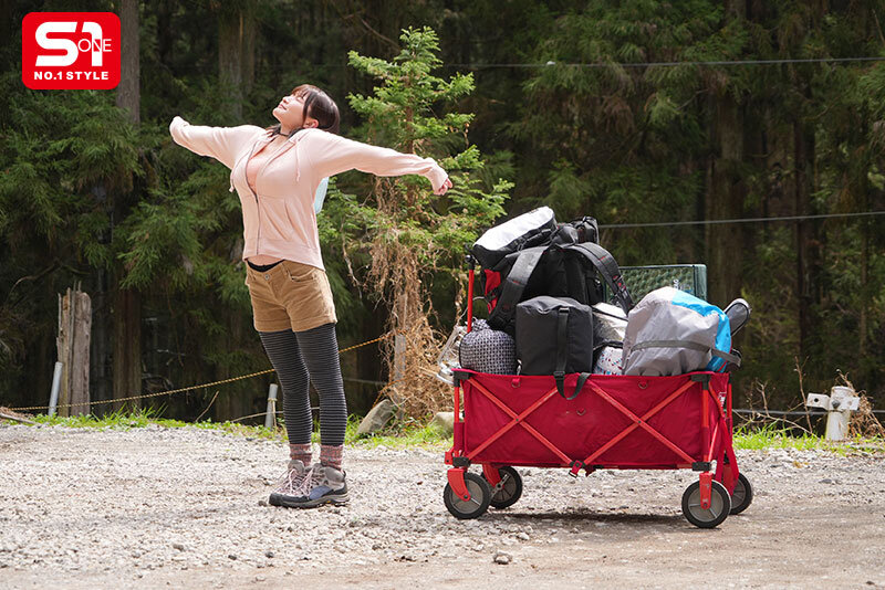誰も助けに来ない山奥深くのキャンプ場でひと際目立つKカップソロキャンパーが襲われる！胸元ゆるゆるキャンプ 鷲尾めい鷲尾めい