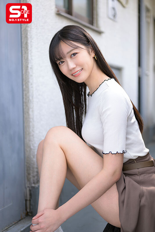 毎日アパートの廊下ですれ違う清楚可憐な女子大生の裏顔は大量媚薬に漬けられたガンギマリ発情娘 明日葉みつは明日葉みつは