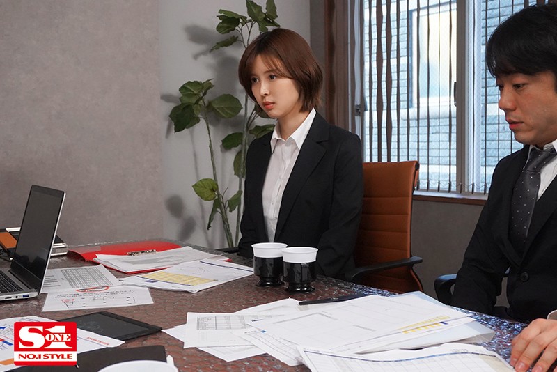 美人上司と童貞部下が出張先の相部屋ホテルで…いたずら誘惑を真に受けた部下が追撃射精の絶倫性交 葵つかさ葵つかさ