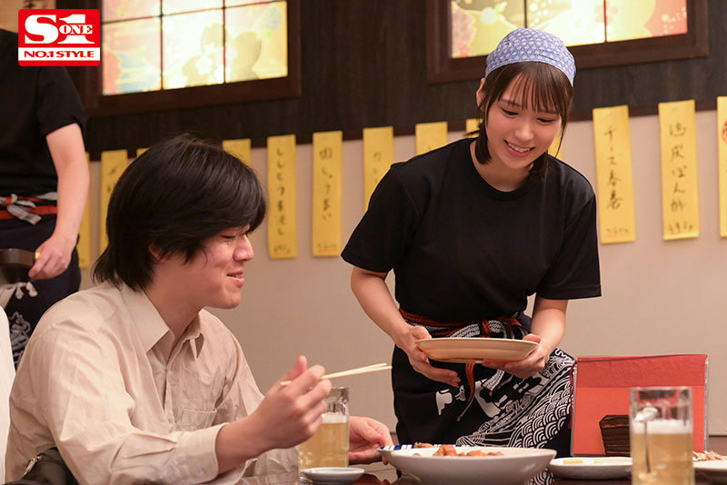 優しいバイト先店長に好意抱く私はわざと終電逃し… 朝まで性欲に溺れる甘くて切ないホテル相部屋NTR 小倉七海小倉七海