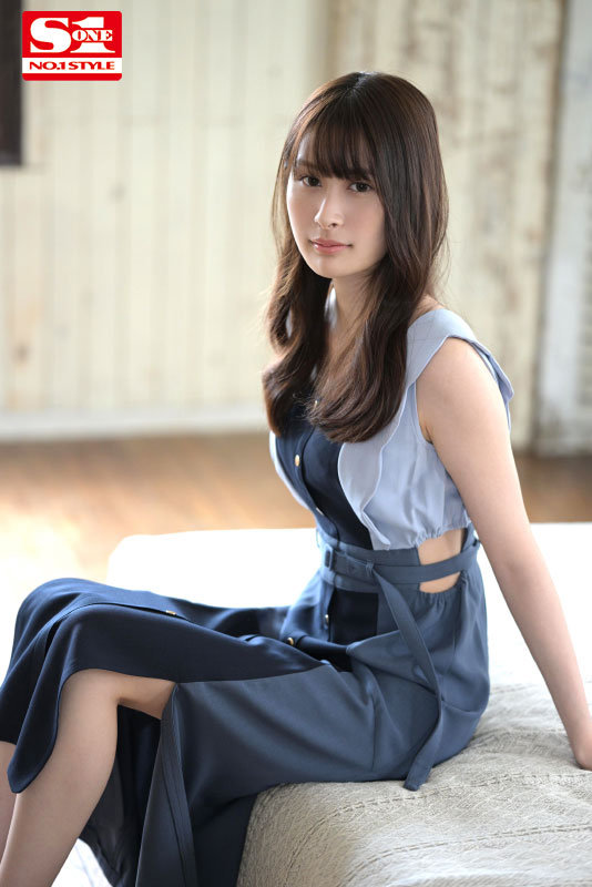 ブッチギリの美貌 伊藤聖夏 スケベな素顔を証明する人生初イキ！初体験3本番スペシャル伊藤聖夏