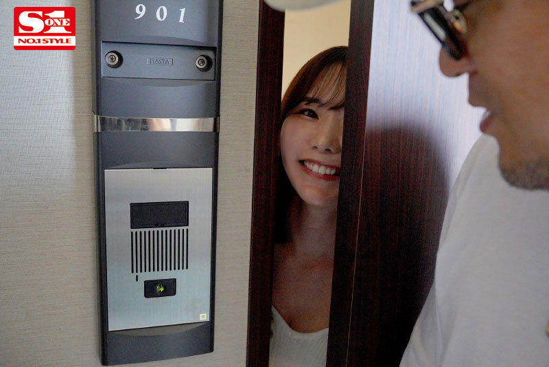 【女優ガチ在宅中に突撃チ●ポ派遣！】リビング・キッチン・寝室、場所も決めずハメまくり予定調和なしで潮吹きまくる miruのエロを全開放した完全プライベート大量お漏らし性交miru