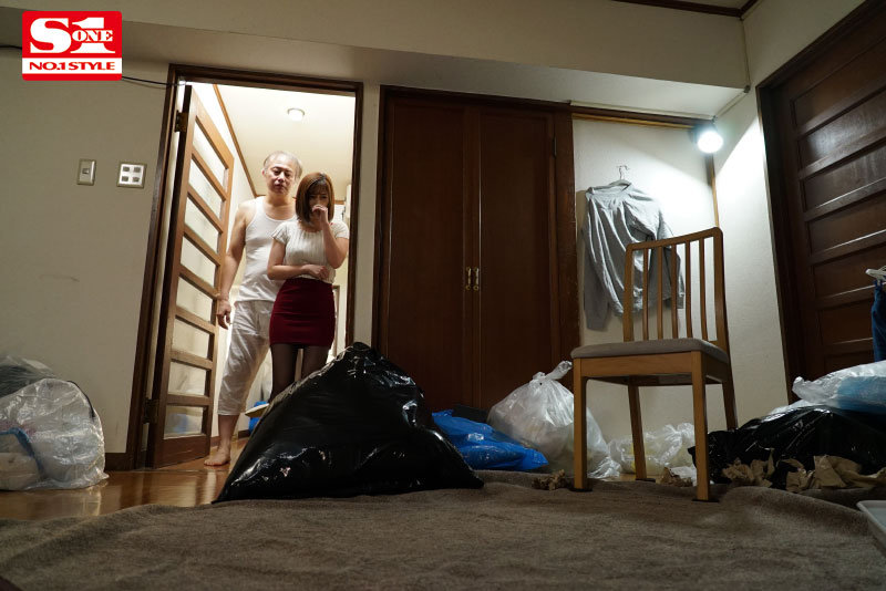 汚いゴミにあふれたキモいニート爺の部屋で犯●れ続けたのに…人妻の私は生まれて初めてのとめどない絶頂を経験した。 奥田咲奥田咲