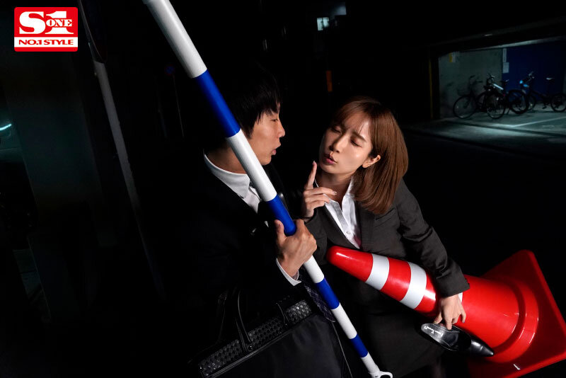 泥●した美人上司がキス魔に…SEXが下品でエロくて朝までずっと俺得 小島みなみ小島みなみ