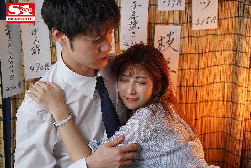 誰もが振り返る美人上司が酔っ払ったら、後輩のボクのチ●ポ欲しがる寂しがりビッチという神展開 七ツ森りり七ツ森りり