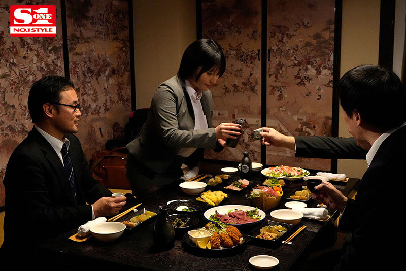 出張先で大大大っ嫌いな中年セクハラ上司とまさかの相部屋に… 朝まで続く絶倫性交に何度もイカされ続けたIカップ新人社員 桃果あかり桃果あかり