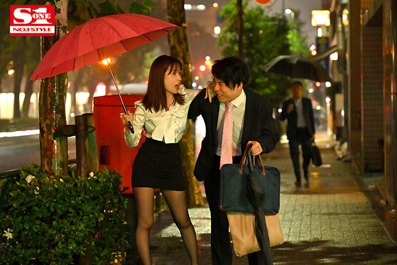 「普段は真面目なのに…」 酔うとキス魔、ハメると失禁、泥●ビショ濡れビッチになっちゃう人妻上司と体液まみれのホテル2次会 奥田咲奥田咲