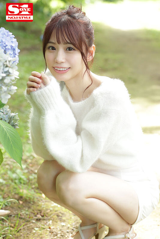 清純さに惚れて何度も告白した結果、やっと付き合えた彼女は ドン引きするほどのおち〇ぽ好きビッチだった… 未歩なな未歩なな