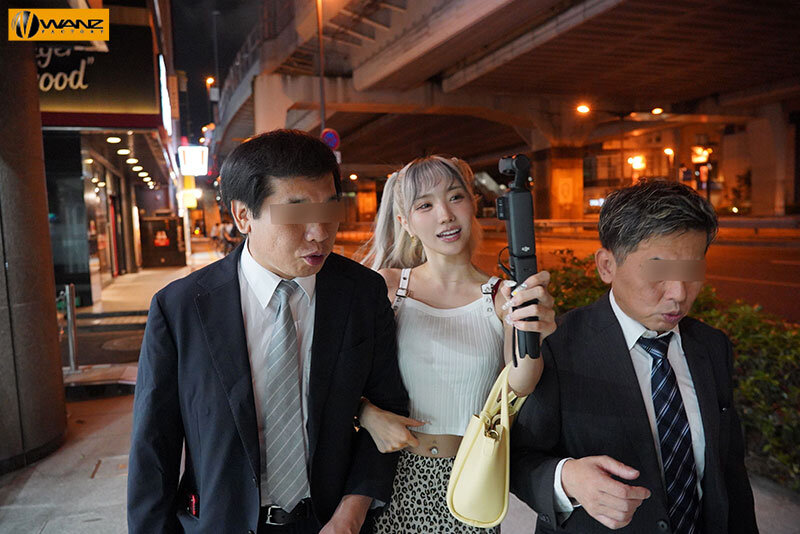 「イイって言うまで射精（だ）すなよ？」パンピーどM男をとっ捕まえてコリコリ乳首ジャック！手コキ寸止め焦らし痴女のナマパコ散歩 春陽モカ春陽モカ