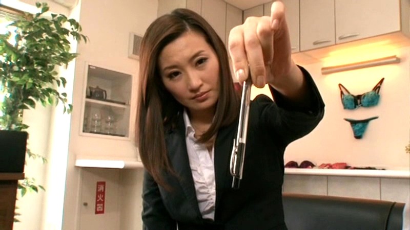 社員の前で恥ずかしすぎる公開催●美熟女セーラー服 某高級下着メーカー社長 青山翠（34）