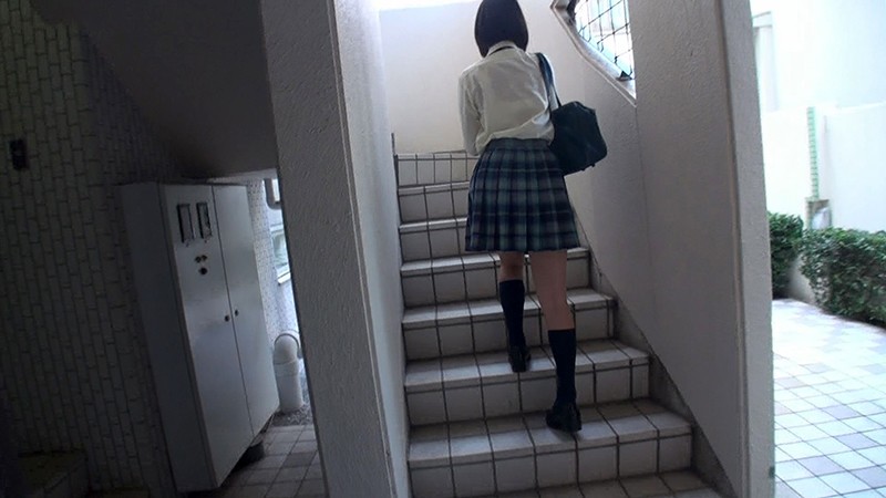 階段女子校生 サテン系つるつるパンツ女子校生を覗き倒す編