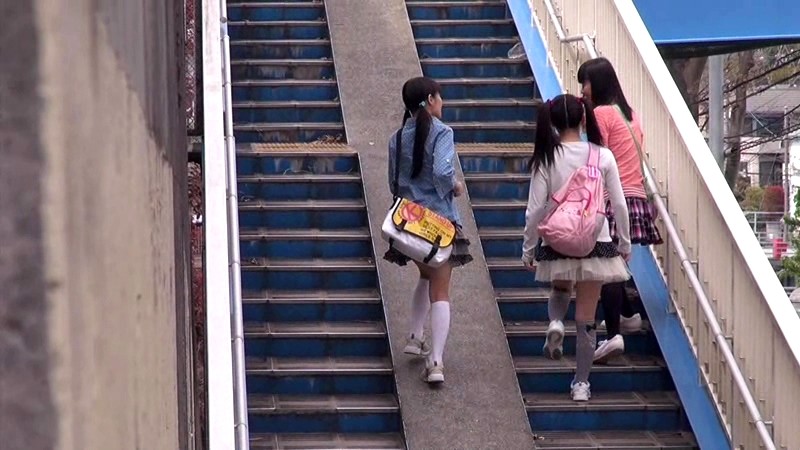 ロ●ータ中出し野外輪●