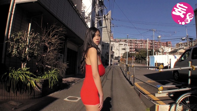 完全独占！ 日本一のMカップ MOMO！ 限界突破！ 敏感すぎる桃パイと奇跡の超乳ボディがついにハジけた！ 19才 B106（M65） W58 H85 / BomBom CherryMOMO