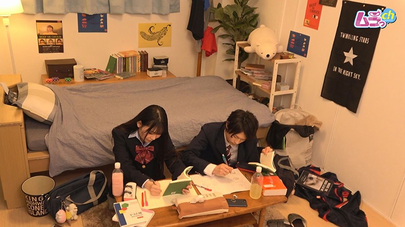 カップル盗撮 勉学に勤しむべき学生カップルが、親の居ぬ間に盛り上がるオトナ顔負けのドエロSEX涼花くるみ