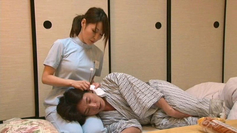 堅物そうな美熟女だったが、勃起したチ●ポをみたらエロくなり、結果ヤレた！