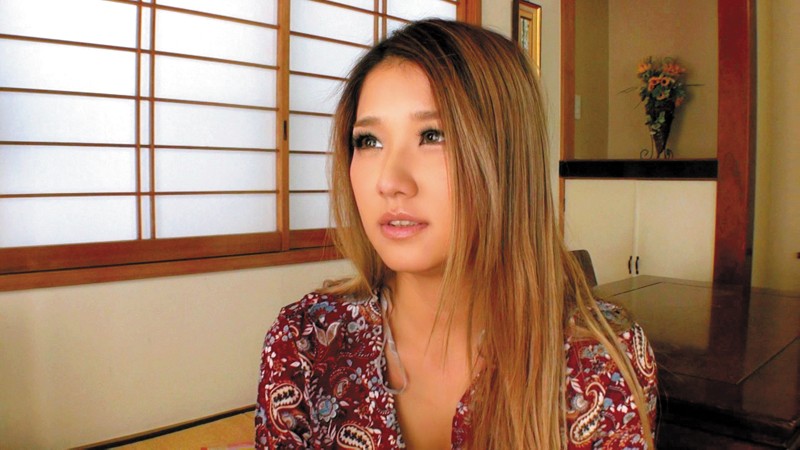 寝取らせ…幼馴染みの太くて硬いチ○ポで「あなたごめんさい」と言いながらイキ果て中出しを許すGカップギャル嫁 ERIKAERIKA（モカ、MOKA）