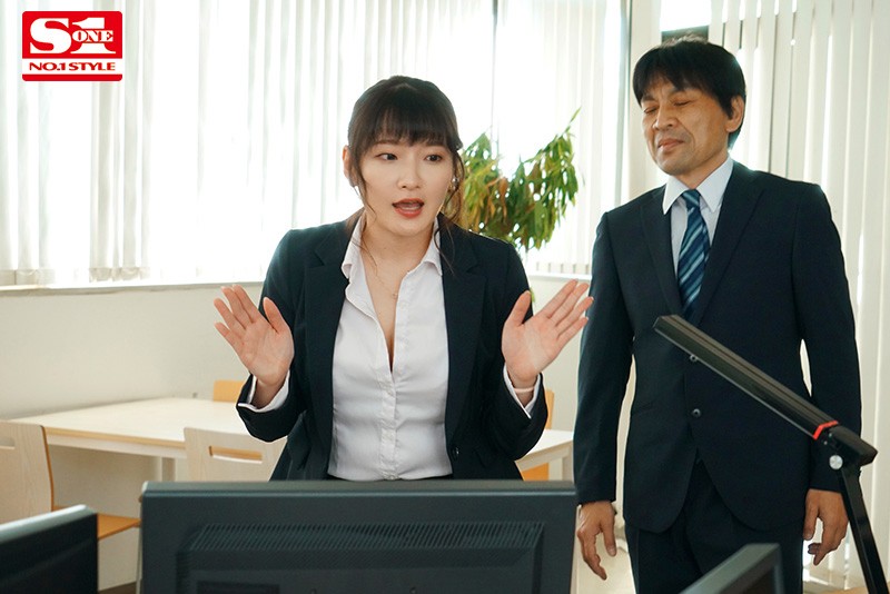 酔って目を覚ますと憧れのJカップ女上司とラブホで二人きり。そのまま朝まで全裸の二次会、三次会。 鷲尾めい鷲尾めい