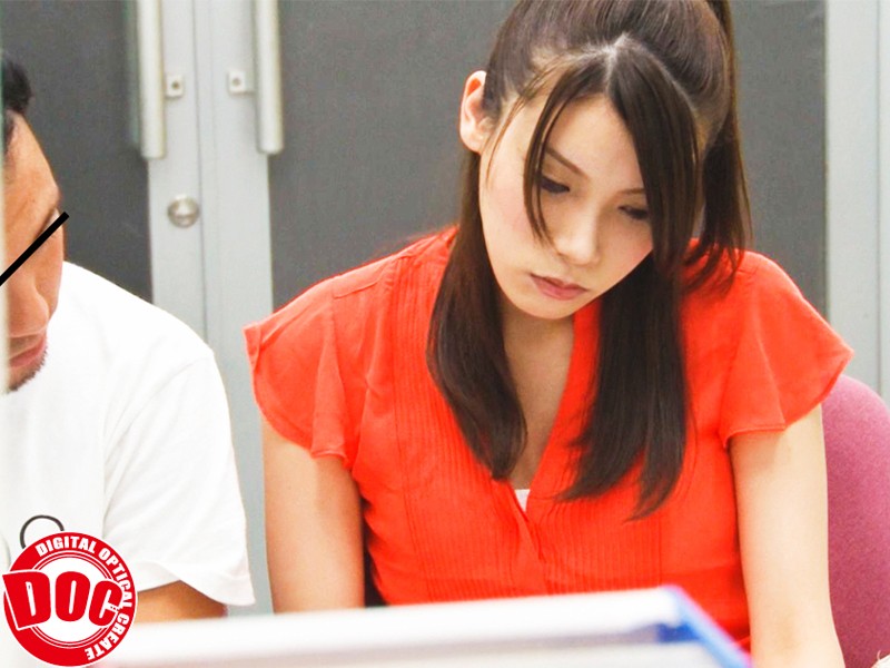 不妊治療に訪れた産婦人科で膣奥まで媚薬を塗り込まれ潮イキしまくる早漏妻