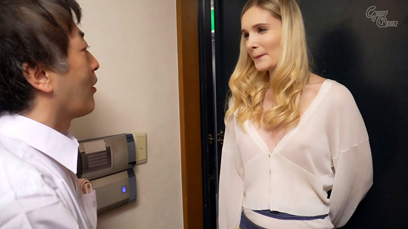 ノーブラノーパンで挑発してくるスケベ奥さんが隣に引っ越してきた！ リリー・ハートリリー・ハート