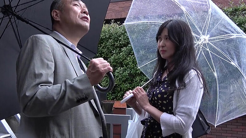 熟妻ドラマ 不動産屋のオッサンに恥部を吸われる清楚妻 夫の同級生は欲情する奥さんの小便浴びまくる！姫川礼子・高園ゆり子（三雲ゆり子）