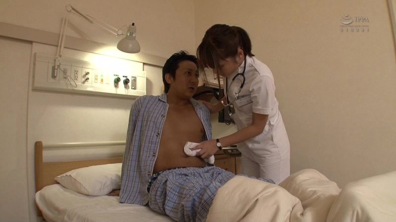 白衣がピチピチの人妻看護師は夜勤明けで夫にハメてもらえず悶々としている！？そんな看護師にソソられ清拭中に勃起！！すると人妻看護師はムラムラが抑えらず「私で試してくれませんか…？」とこっそり健康診断FUCK！腰が抜けるほどガツガツやられてしまいました！！