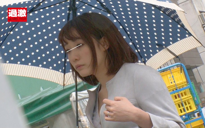 喉奥止めイラマでマ○コを濡らしたドM妻はハメられたチ○ポを自ら咥えたがる