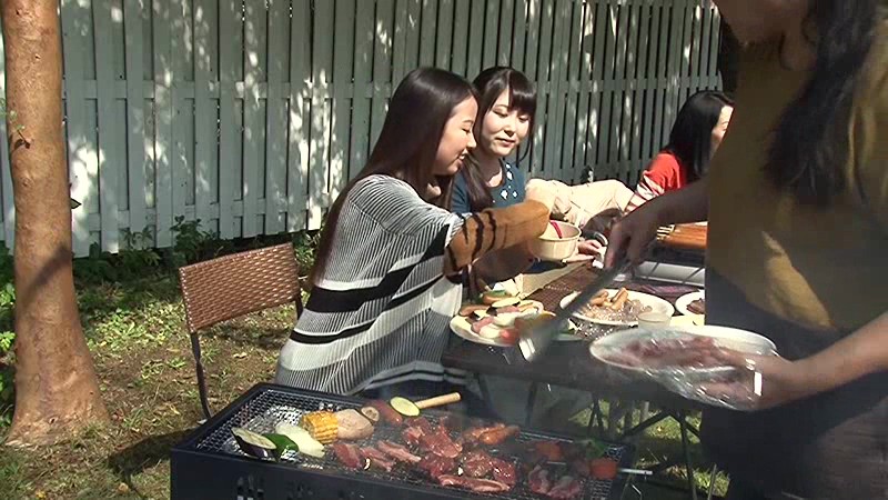 婦人会のBBQ大会で全裸羞恥芸をさせられていた僕の妻玉木くるみ・京野美麗・戸田ゆりあ