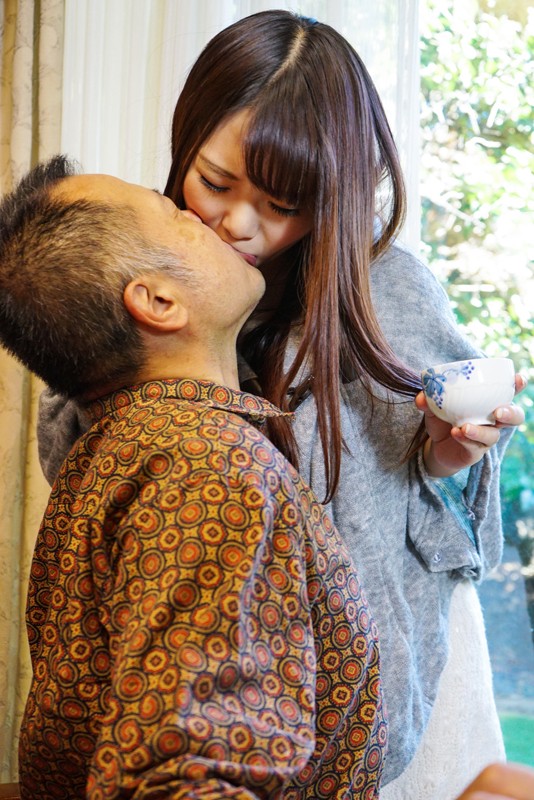 弱者のフリした変態ジジイ 若い娘7人にヤりたい放題鈴森汐那・二宮ナナ・水原さな