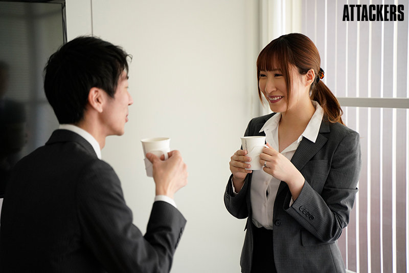 人妻巨乳秘書 舐め犯●れた社長室 日下部加奈日下部加奈