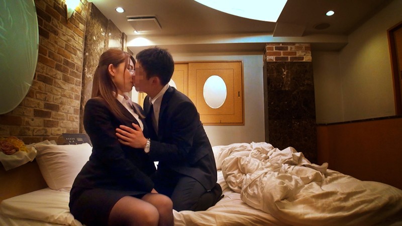 一般男女モニタリングAV 終電間際の社会人男女に突撃交渉！人妻OLは後輩男子社員とラブホテルで2人っきりになったら旦那を忘れて1発10万円の連続射精セックスしてしまうのか！？4組合計中出し13発！