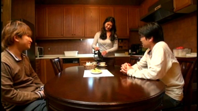 エロすぎる友達の母さん（51歳）の巨尻にムラムラ… 藤沢芳恵藤沢芳恵