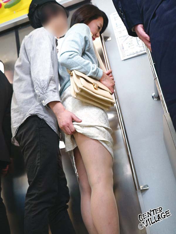 人妻痴●電車～さわられた五十路母～ 澤田一美澤田一美