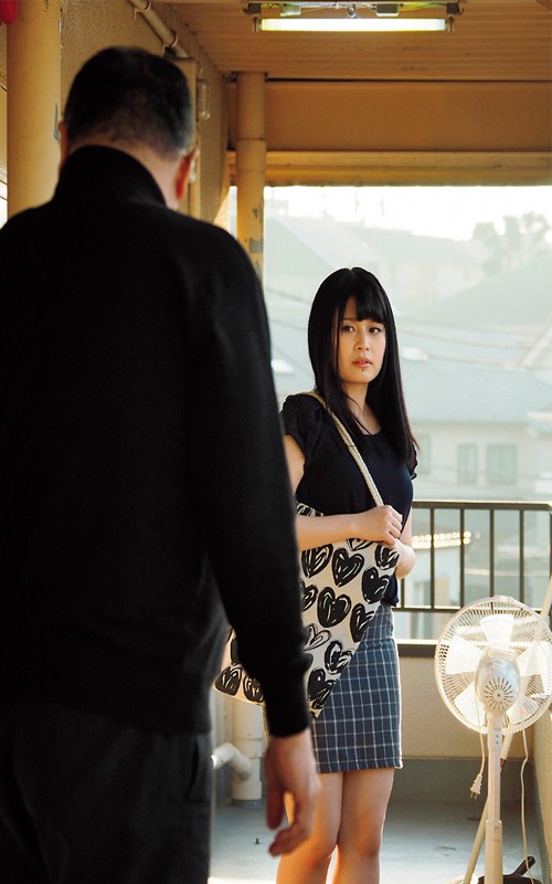 侵入者～見知らぬ中年男にNTRられ‘ドM’が覚醒した巨乳妻～ 優梨まいな優梨まいな