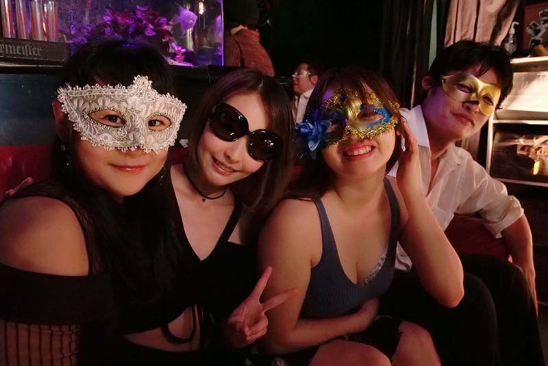 朝比奈菜々子ママの初めてのハプニングバー 母乳巻き散らかしFUCK朝比奈菜々子