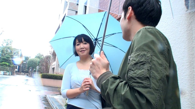 ナンパした奥様にちょっとエッチなモニター調査をお願い！18cmのデカマラをいきなり見せつけ！目の前でイキリ勃つ肉棒にムラムラしちゃってモニター調査を言い訳に不貞挿入！激しいピストンにイクイクが止まらない！