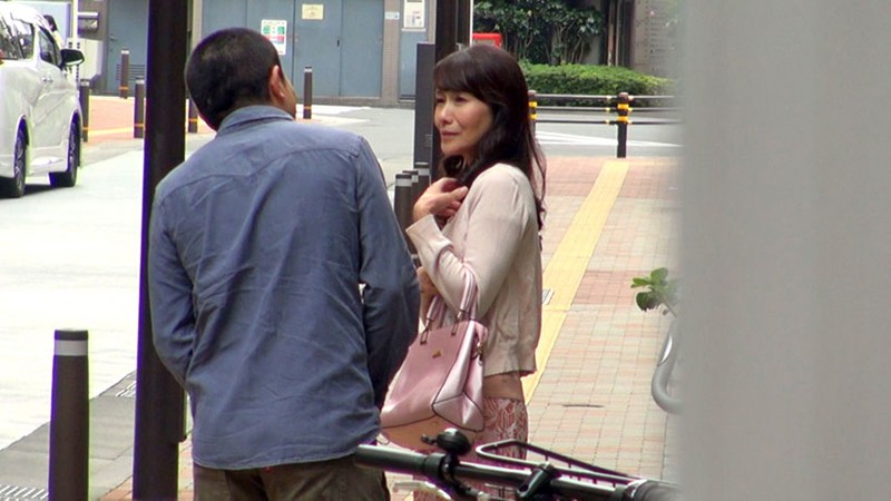 久々のSEXでマ〇コから本気の白濁マン汁が駄々漏れして止まらない欲求不満の美人妻発掘！！