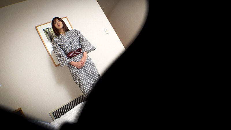 温泉旅館秘密エステ 老舗旅館の若女将（30代）オイルマッサージで連続イキ、気持ち良すぎて我慢できずにチ●ポ生挿入、ハメまくってしっかり種付け、奥様は昇天。中出し許してくれました