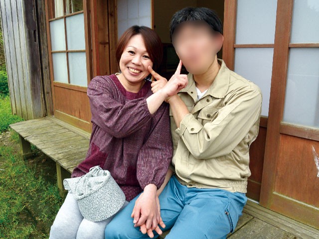 四十路五十路の田舎のおばちゃんとぐちょズボ交尾スペシャル 240分9名 汗ばみ溢れる田舎のおっかさんの熟汁