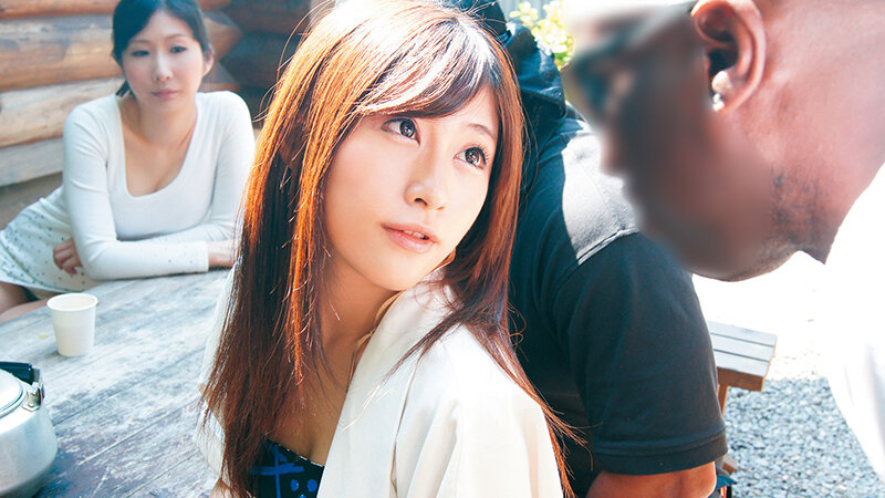 「やっぱり大きいのかな」「ちょっと興味あるかも」黒人にナンパされた熟女さんはデカマラに興味津々 想像以上の巨根を膣奥まで突っ込まれ狂ったようにイキまくる 黒人マラで昇天する素人熟女12人4時間SP4