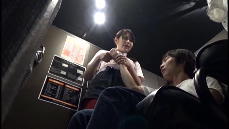 都内某ネットカフェでは巨乳な人妻がオーダーされたら禁止されている本番行為まで許してしまう寝取られ裏メニューがあるという噂は本当か？