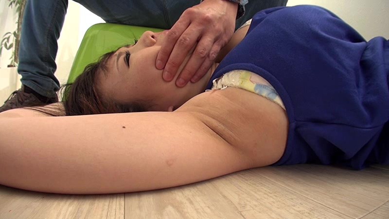 「危険日」限定中出し奴●契約 J-CUP素人妻 002