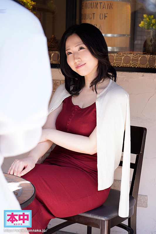 「生中出し無料」の好条件で誘って、年下男子の若い精子で隠し子を作るタダマン巨乳人妻 佐山愛佐山愛