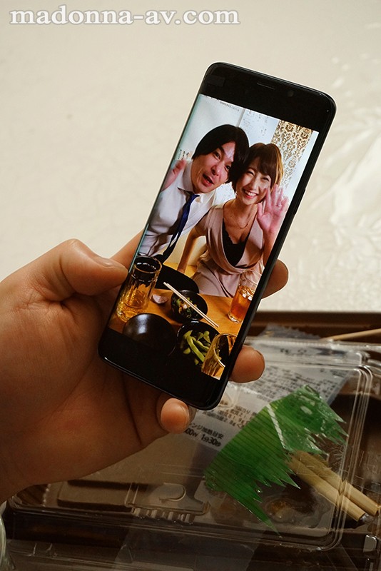 原石 ミセス・ダイヤモンド 専属第4弾！！ 初NTR作品！！ 「同窓会に行ってくるね♪」と出ていった妻から、もう3時間既読がつかない―。 本田瞳本田瞳