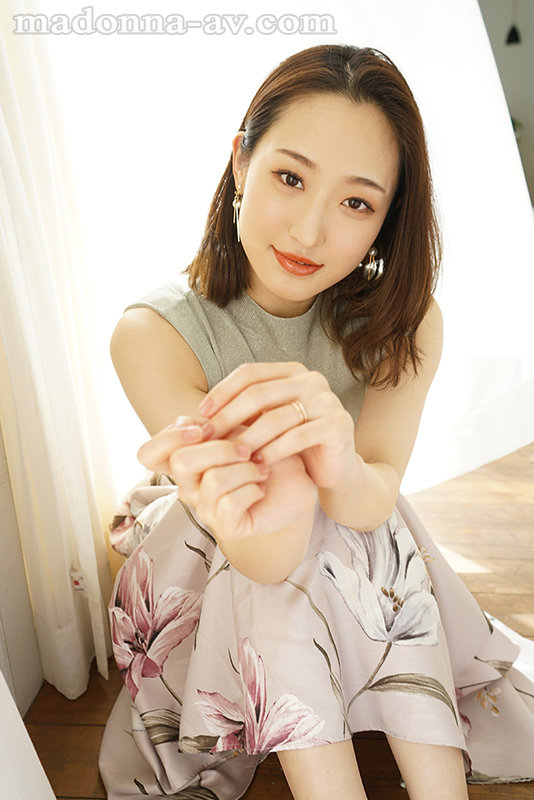 この美貌、この色気、1秒たりとも目が離せない―。 白花こう 31歳 AV DEBUT白花こう