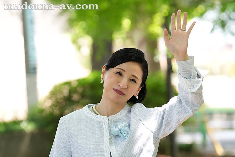 元芸能人の人妻Madonna専属第2弾！！初ドラマ作品！！ 卒業式の後に…大人になった君へ義母からの贈り物―。 月野ゆりね月野ゆりね