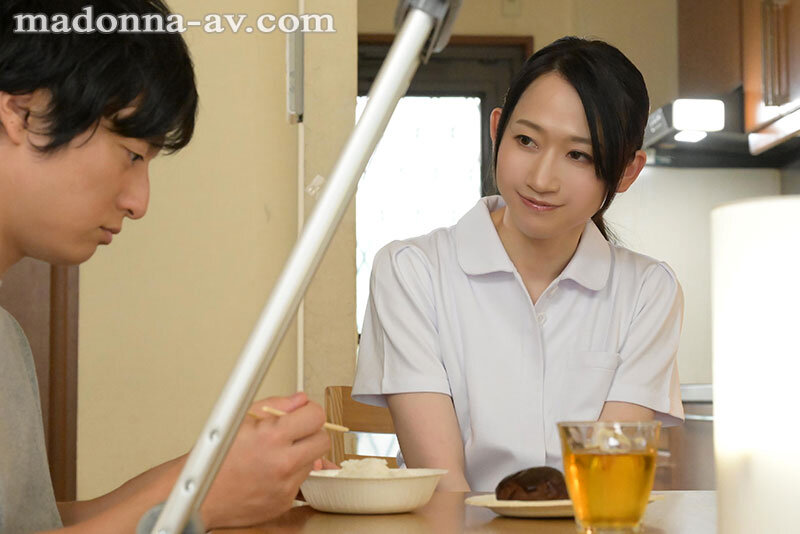 僕のわがままを全て受け入れてくれる、人妻ヘルパーかなさんの密着中出し看護 水戸かな水戸かな